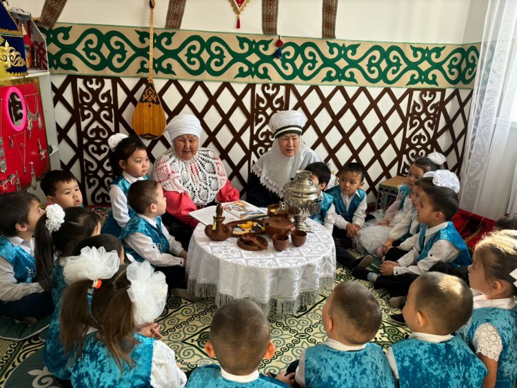 "Әжелер мектебі"