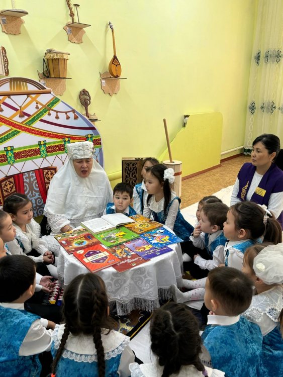 "Әжемнің ертегілеріне саяхат" танымдық сағаты