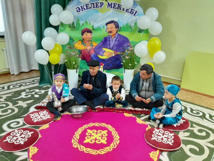 "Әкелер мектебі"